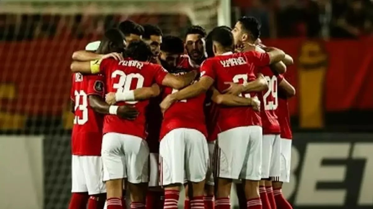 عاجل: الأهلي يواجه سموحة الليلة في معركة حاسمة... هل ينهار الحلم أم ينفجر التتويج؟!