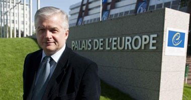 رئيس وزراء النرويج الأسبق يحاول الانتحار داخل منزله بسبب ملفات إبستين