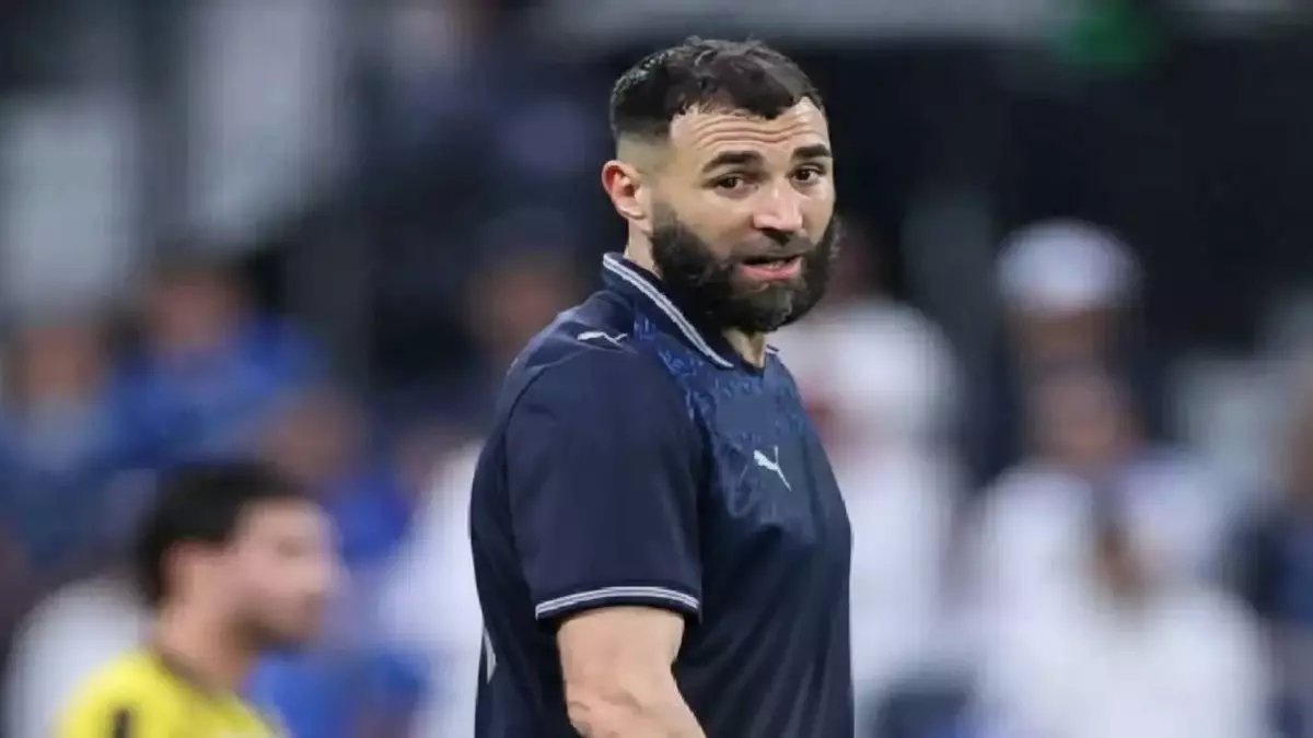 عاجل: بنزيما وإنزاجي في مشادة صاخبة داخل غرفة الملابس... هل تفقد الهلال الصدارة بسبب خلافات النجوم؟