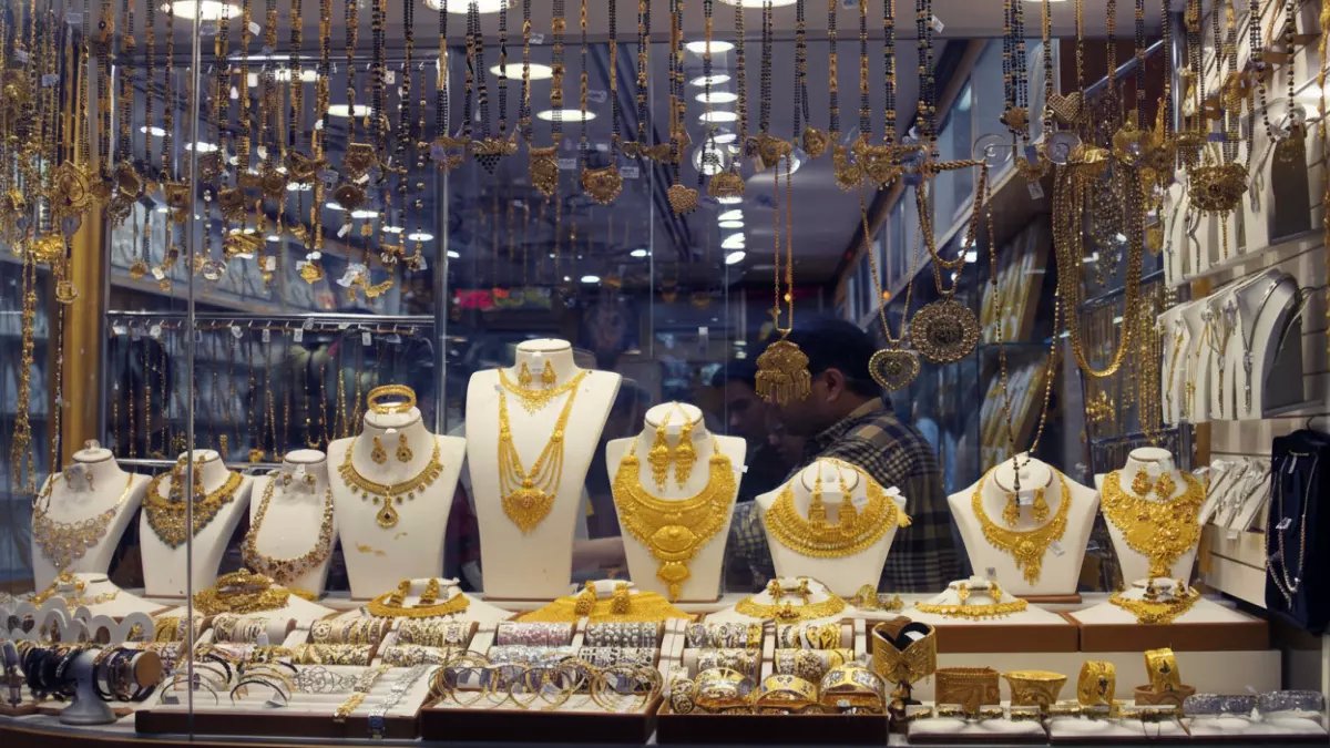 صادم في العراق: الذهب يلامس السقف ويقفز بأرقام جنونية… شاهد أسعار مثقال الذهب اليوم قبل أن يرتفع أكثر!