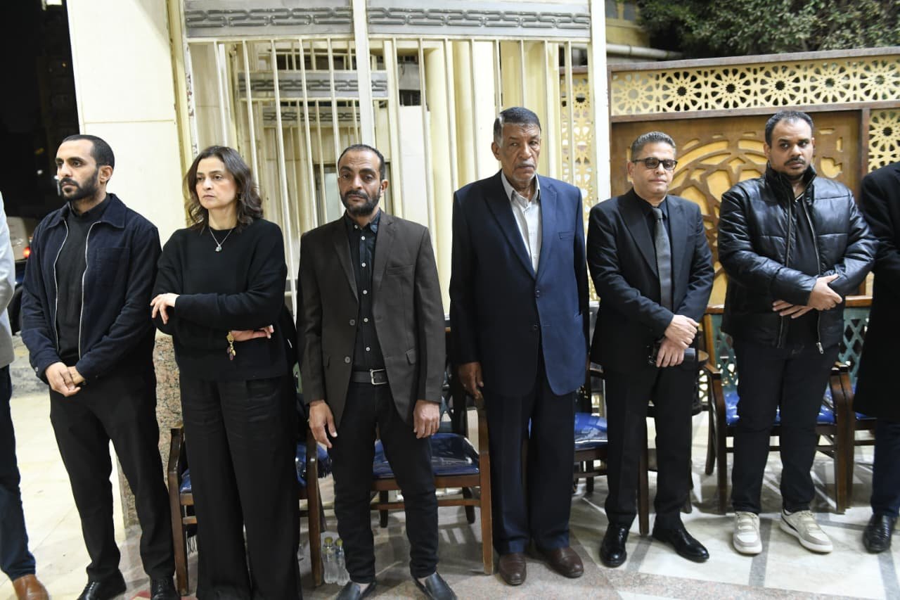 شقيق الراحل محمود نصر يتوسط علا الشافعى رئيس مجلس إدارة اليوم السابع وعبد الفتاح عبد المنعم رئيس التحرير