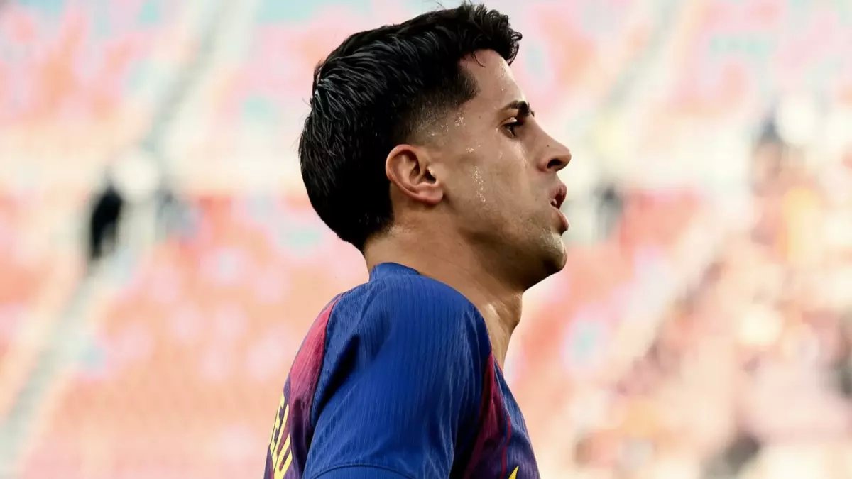 عاجل: لاعبو برشلونة يرفضون توقيع الأوتوغرافات للجماهير... والسبب صادم!