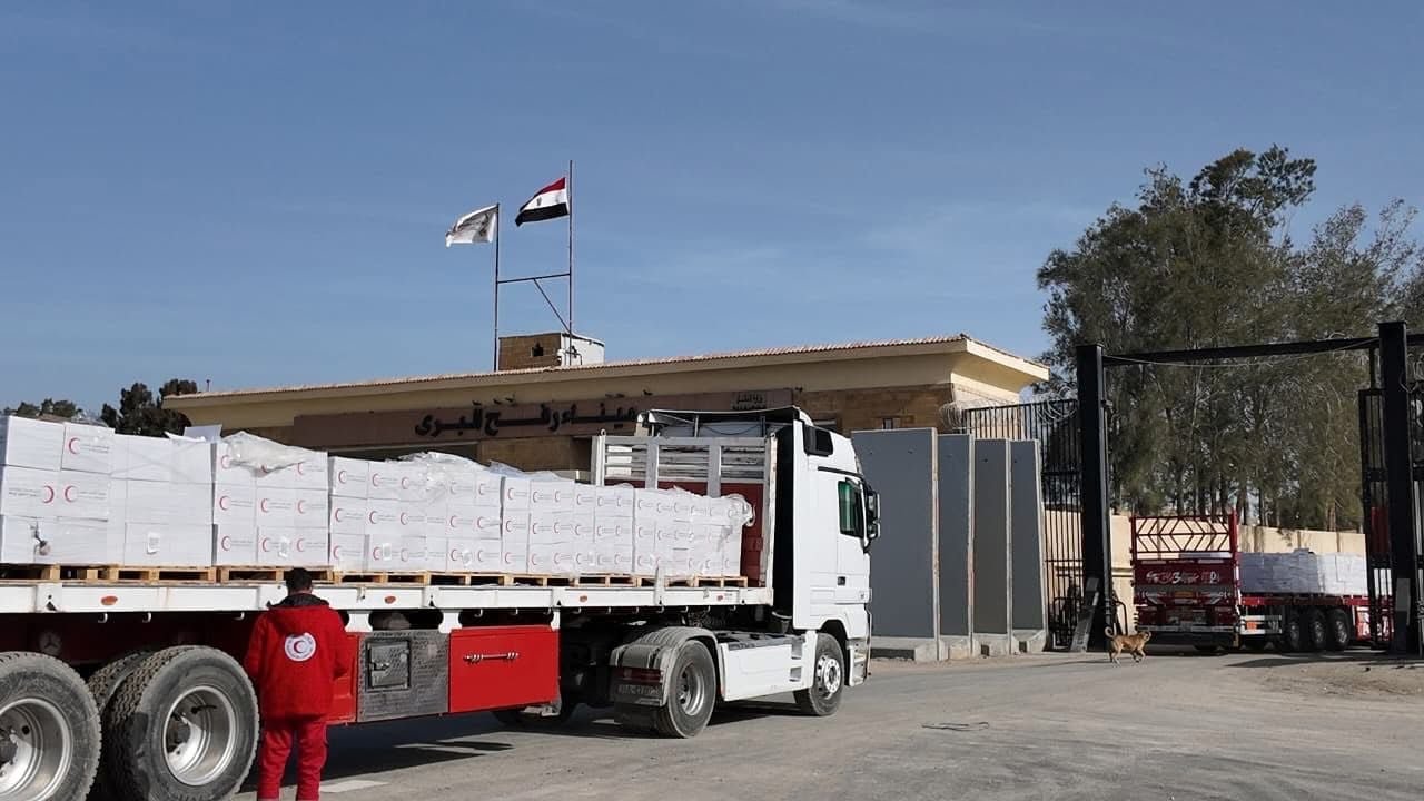 مد غزة بـ 5600 طن مساعدات مد غزة بـ 5600 طن مساعدات