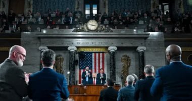 قفوا لتظهروا دعمكم فى وجه الهجرة.. ترامب ينصب فخا للديمقراطيين «فيديو»