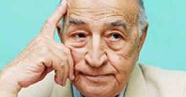 شيخ الإذاعيين.. تعرف على الإعلامى الراحل فهمى عمر مذيع ثورة يوليو