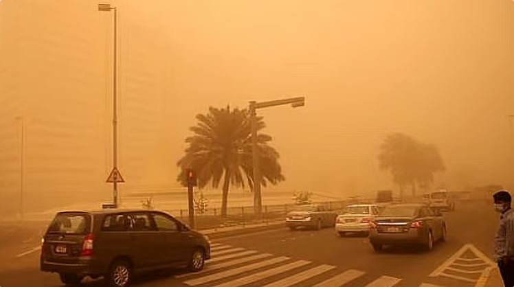 رسمي وعاجل .. بيان هام حول العواصف الرملية في السعودية