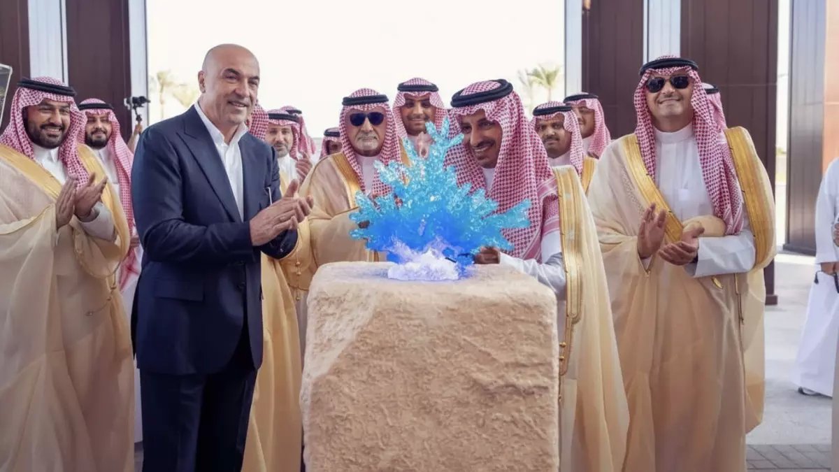 عاجل: وزير السياحة يكشف عملاق السياحة الجديد - أكبر منتجع شامل في السعودية بـ488 غرفة!