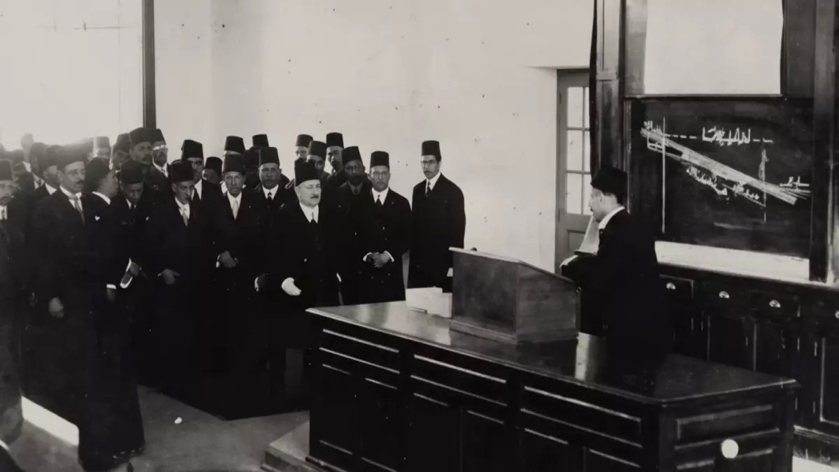 صادم: صورة نادرة تكشف الملك فؤاد في جامعة القاهرة عام 1933... كيف بدت كلية الهندسة في عهد الملوك؟
