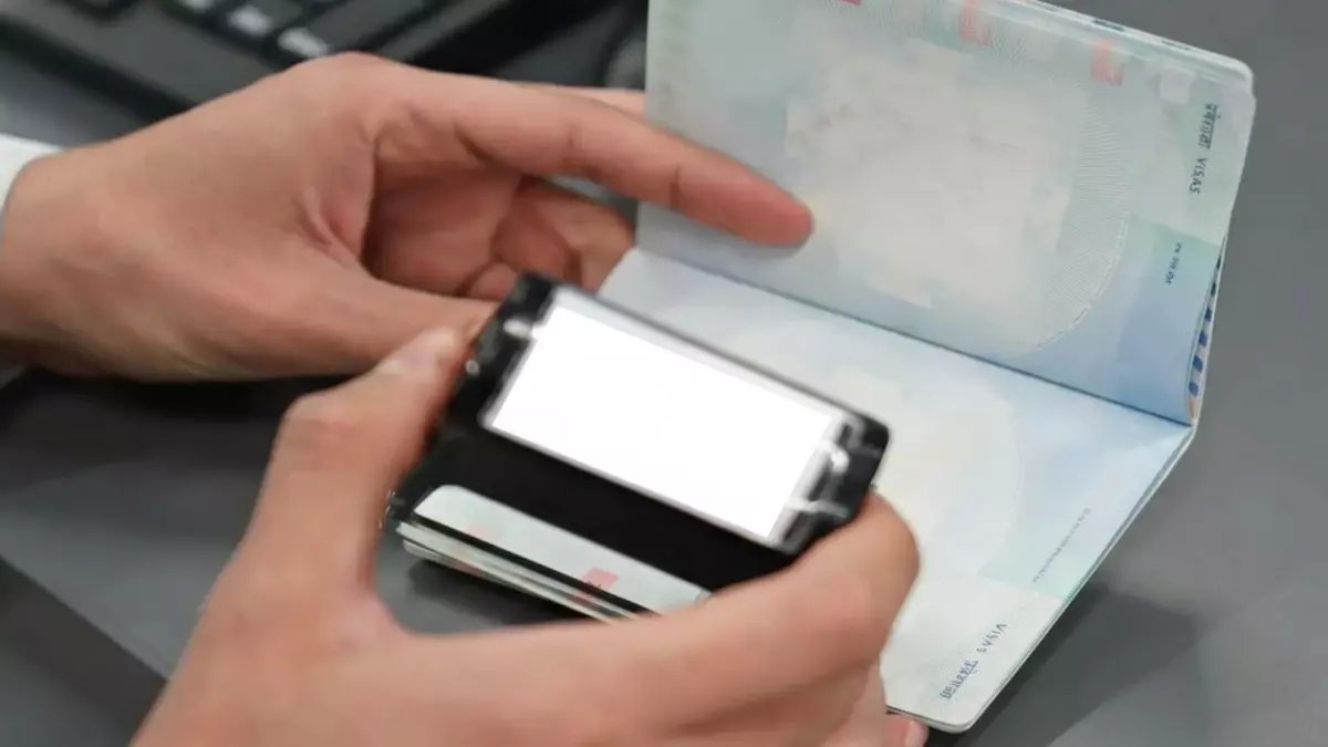 حصري: السعودية تفاجئ الكويت بختم تذكاري خاص "مسيرة مشتركة" احتفالاً باليوم الوطني الـ65!