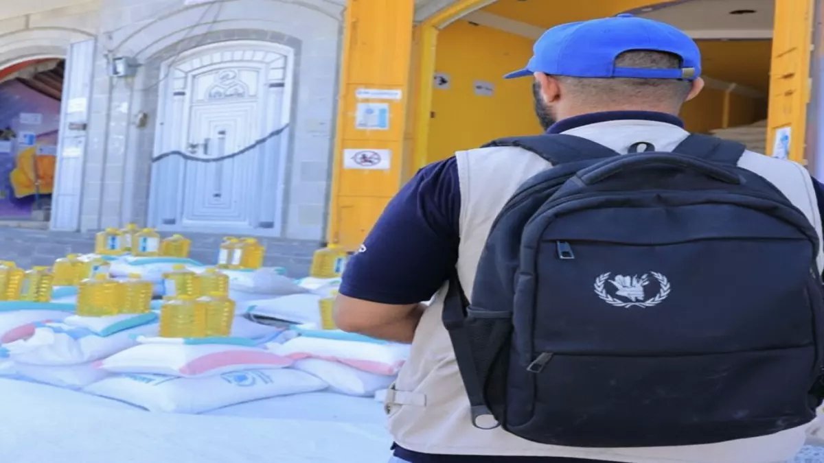 عاجل: انقاذ 20 ألف أسرة من الجوع في تعز... مشاهد مؤثرة للحظة وصول المساعدات!