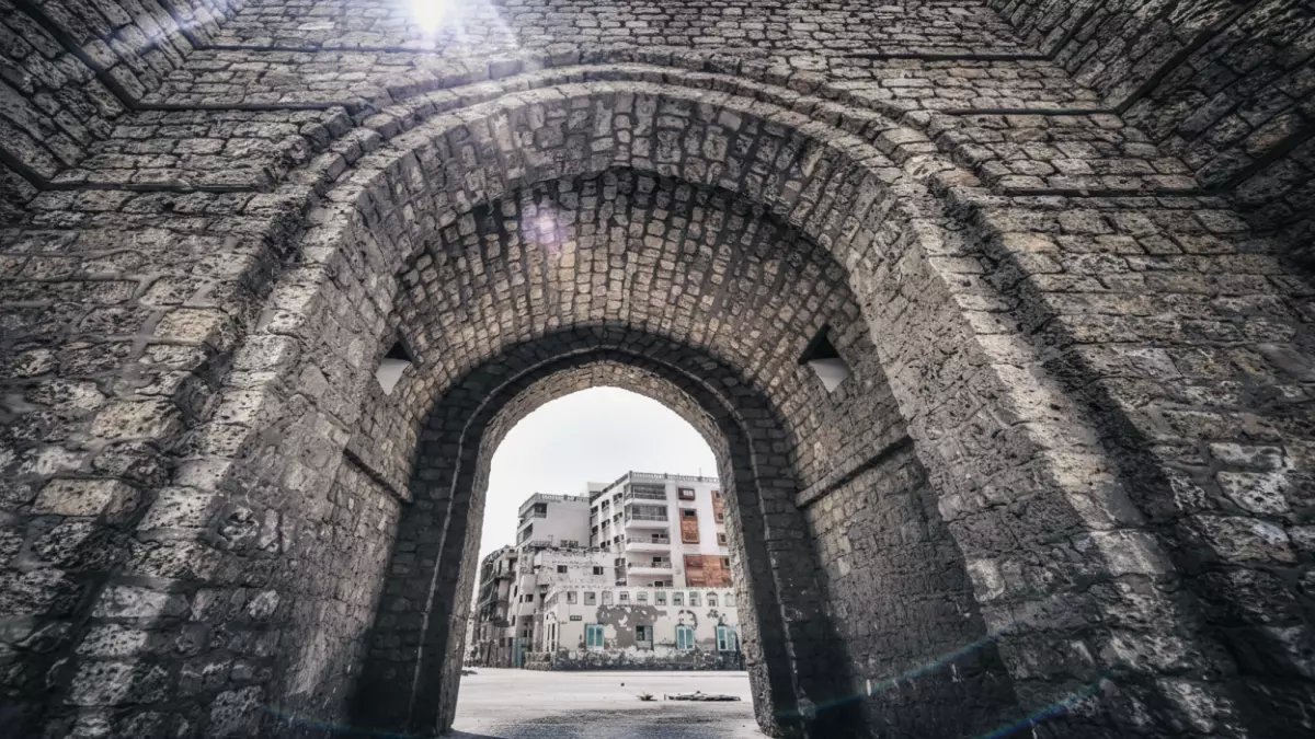 شاهد: سر "باب مكة" الذي يأسر ملايين الحجاج... تجربة رمضانية لا تُنسى في قلب التاريخ!