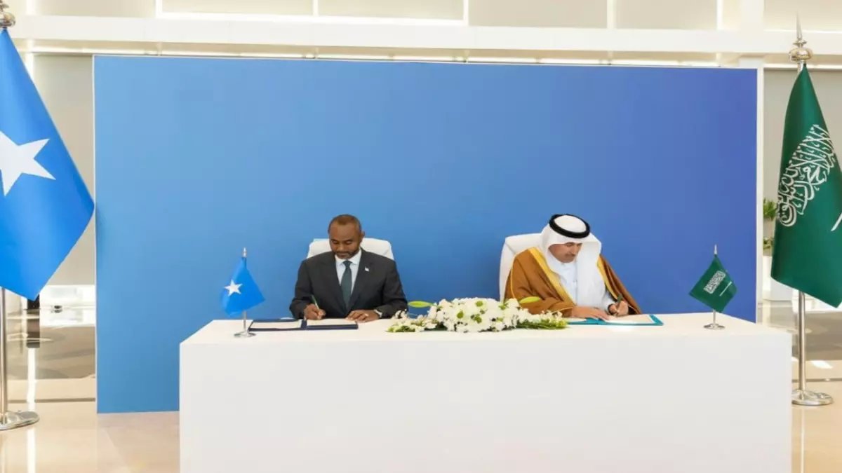 حصري: السعودية والصومال توقعان اتفاقية تاريخية تفتح الممرات البحرية... ثورة في حركة التجارة الدولية!