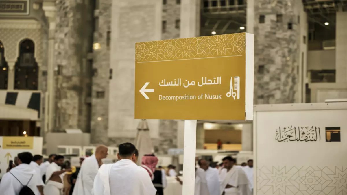 حصري: 360 مرشداً بـ60 لغة يغيرون تجربة الحرم المكي خلال رمضان... والنتائج صادمة!