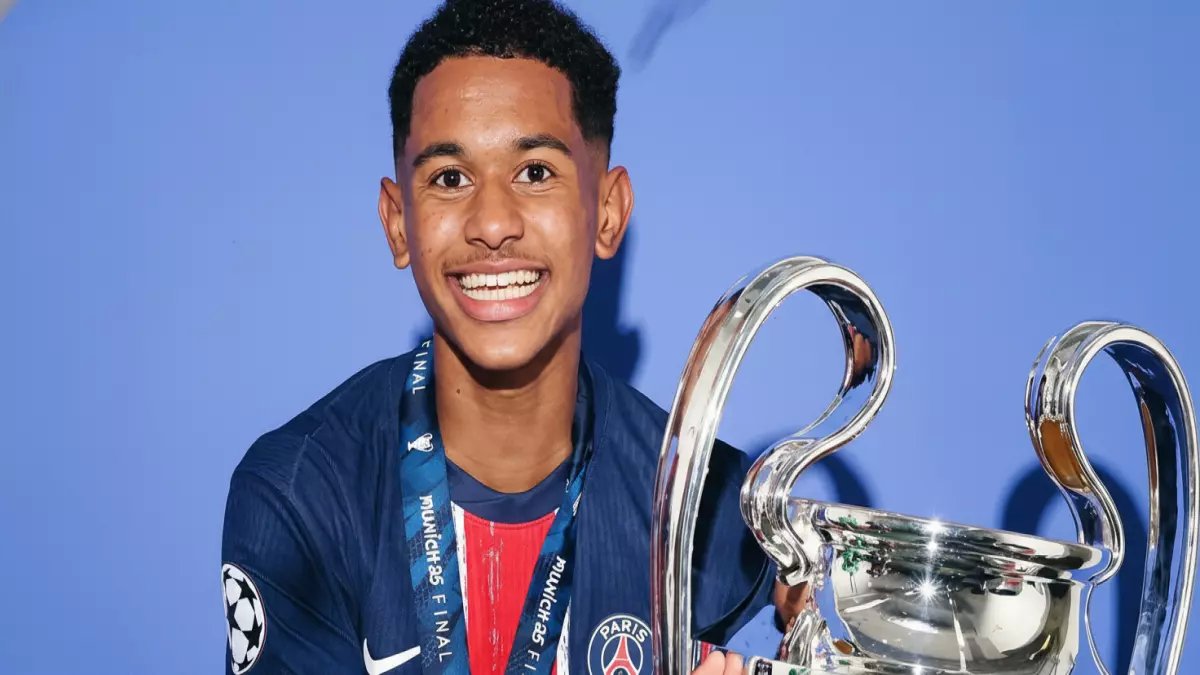 عاجل: مايولو يصدم باريس برفض 250 ألف يورو شهرياً... العقد الذي أثار جدلاً واسعاً!