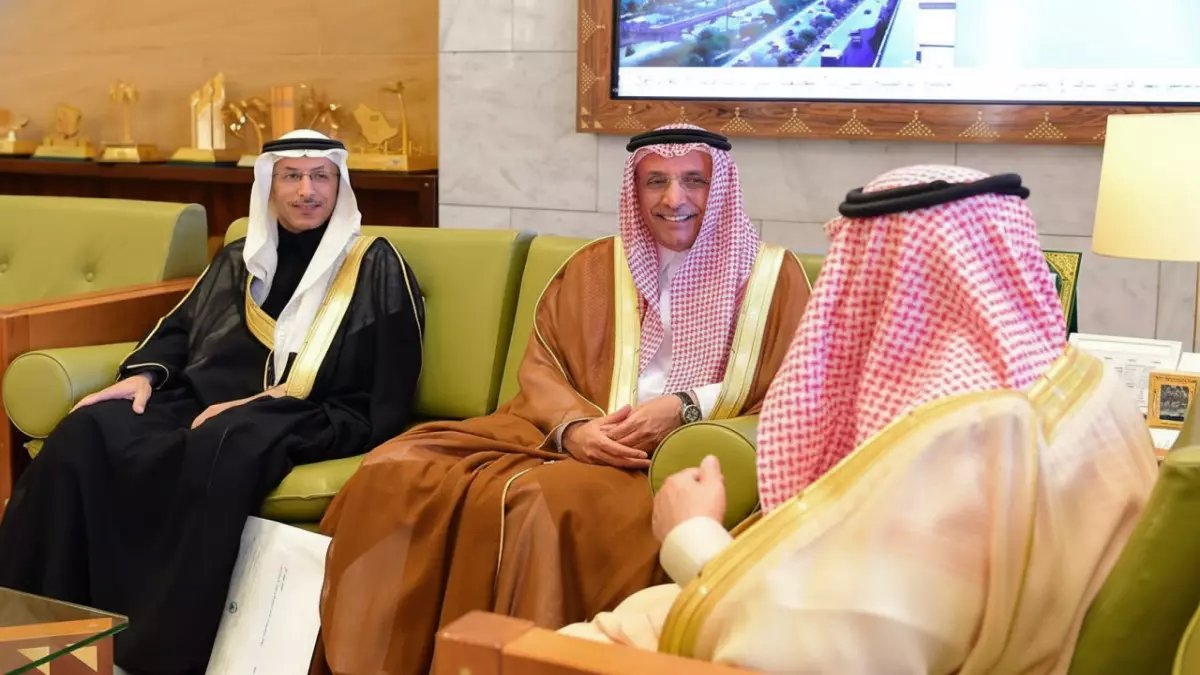 عاجل: مستشفى سعودي يحطم المستحيل... علاج سرطان البروستاتا بجلسة واحدة دون جراحة!