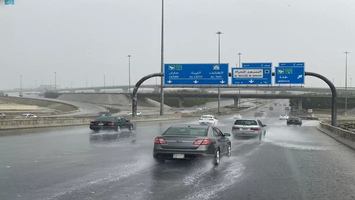 عاجل: المركز الوطني يحذر من عواصف ترابية خطيرة... وأمطار تاريخية تضرب 8 مناطق بالمملكة خلال ساعات!