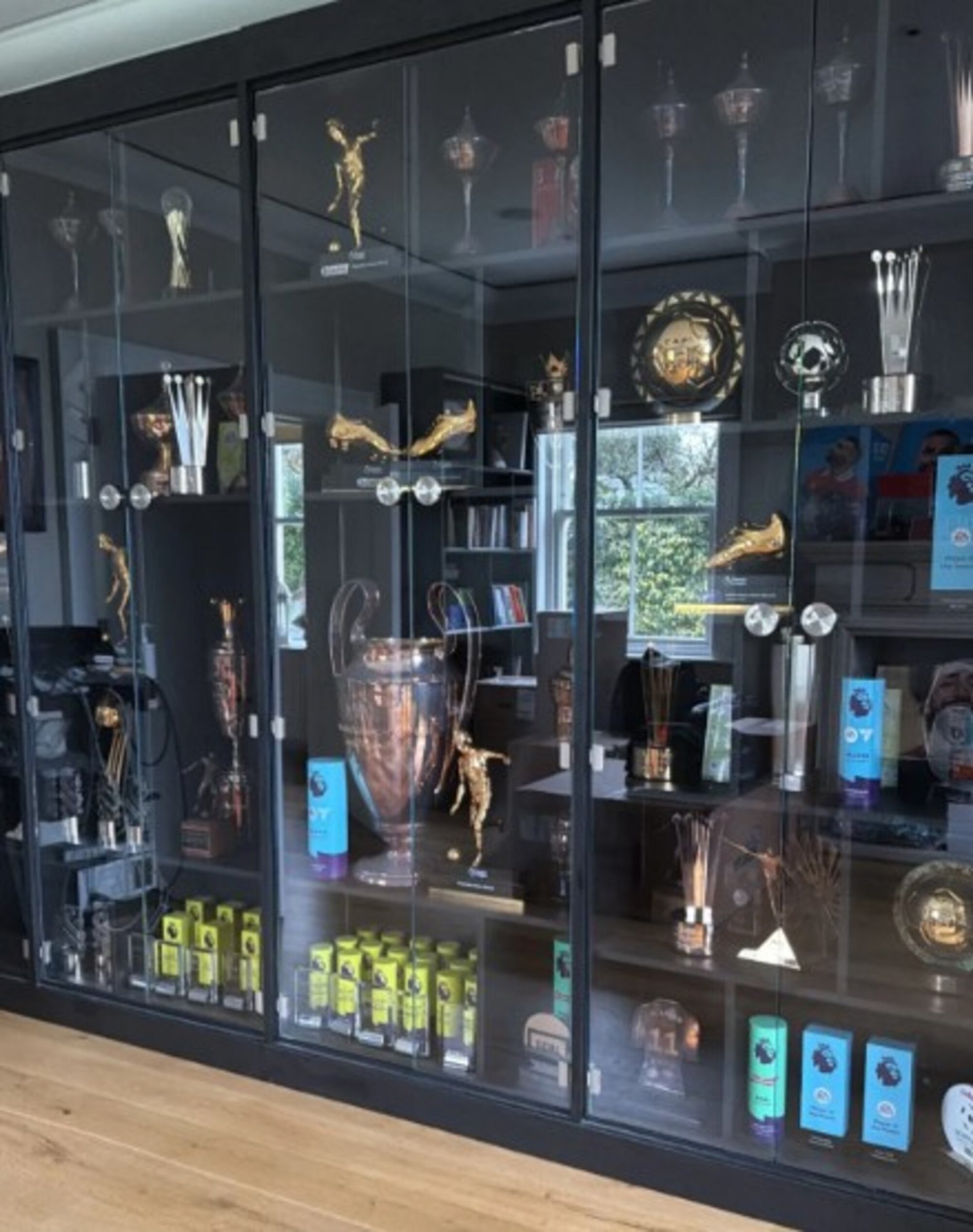 دولاب بطولات محمد صلاح