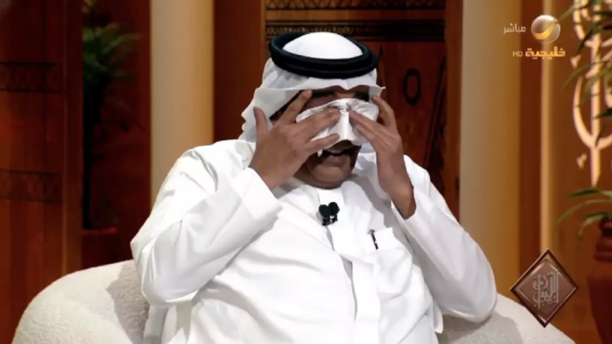 شاهد: وليد الفراج ينهار باكياً على الهواء مباشرة.. رسالة واتس آب تكشف سراً عن صالح كامل!