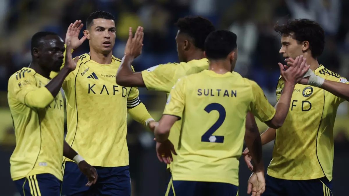 عاجل: كريستيانو رونالدو وثلاثي النصر يكتسحون تشكيلة الجولة المثالية... والهلال خارج السباق!