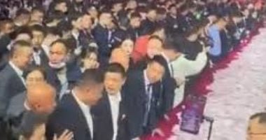 مكافأتك على قد ما تشيل.. شركة صينية تكرم موظفيها بطريقة خاصة «فيديو»