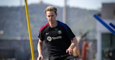 دي يونج يغيب عن برشلونة 6 أسابيع