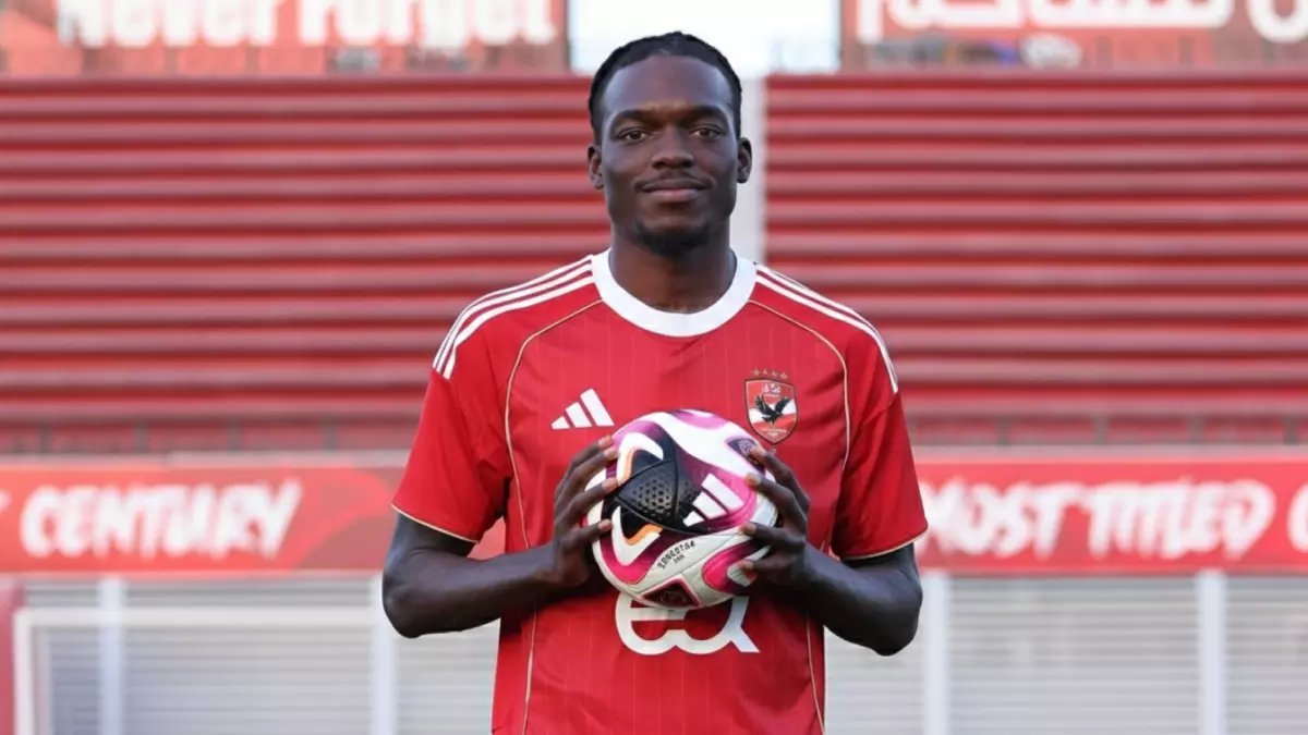 صادم: مجلة الأهلي تفضح أرقام كارثية للاعب الأنجولي.. 184 دقيقة بدون هدف والتقييم الفني يكشف المستور!