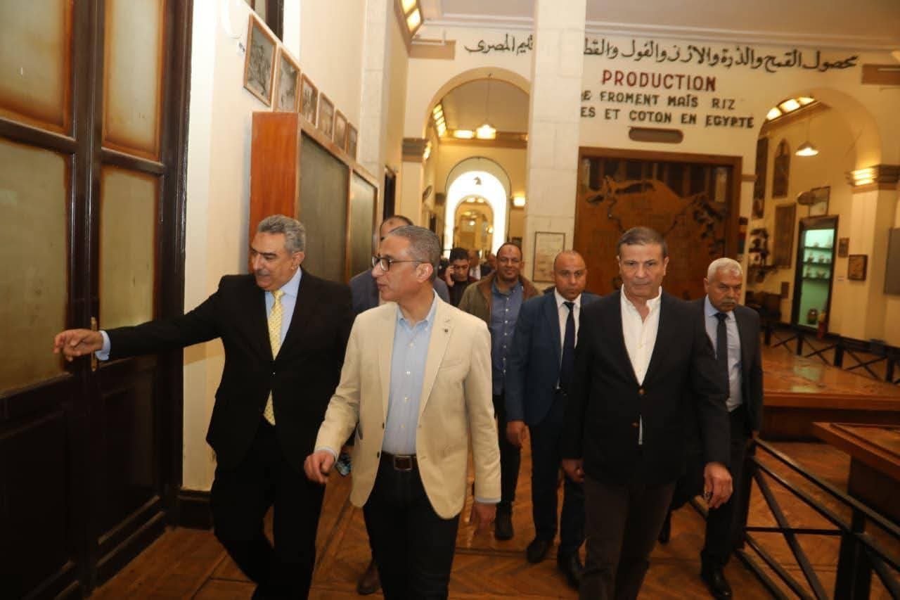 جانب من الزيارة لوزير الزراعة ومحافظ الجيزة