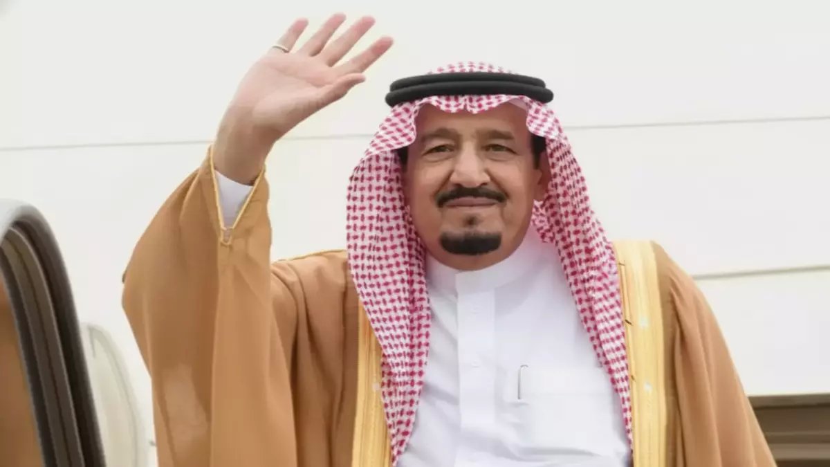 عاجل | قرار مالي يُسعد الموظفين السعوديين.. الحكومة تقلص الفترة بين راتبي نوفمبر وديسمبر إلى 29 يوماً فقط!