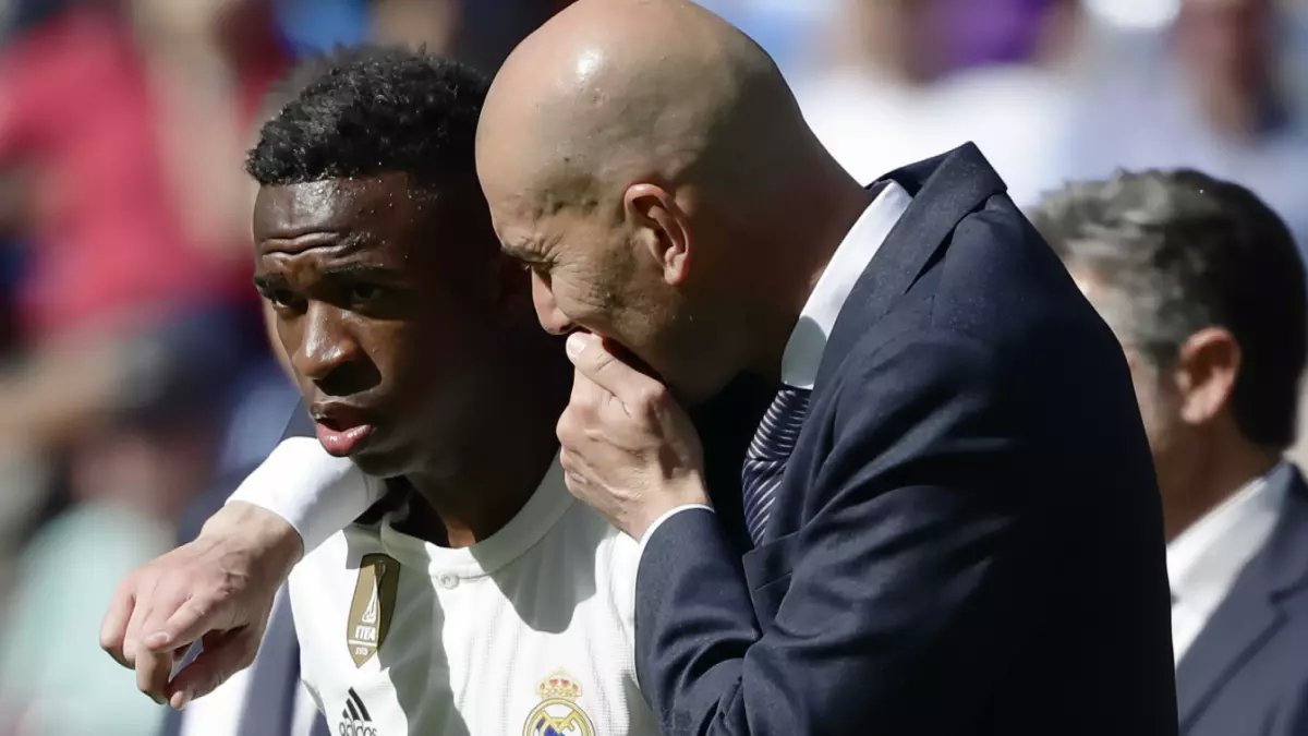 حصري: بيدرو يكشف الخطة السرية للأهلي في دوري أبطال آسيا بعد سحقه للرياض - المحطة القادمة صادمة!