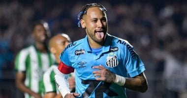 نيمار يدعم فينيسيوس برقصة مثيرة بعد ثنائية سانتوس (فيديو)