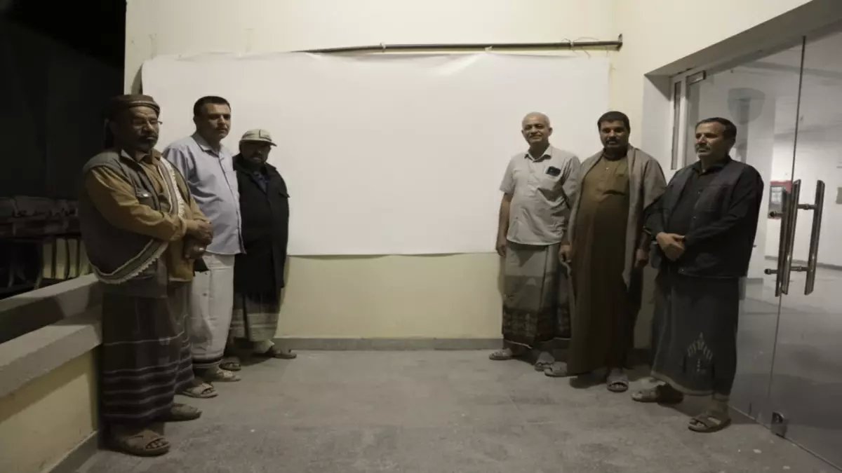 حصري: الجيش اليمني يطلق عملية إنسانية ضخمة - 5 آلاف أسرة في حضرموت تستقبل الأمل!