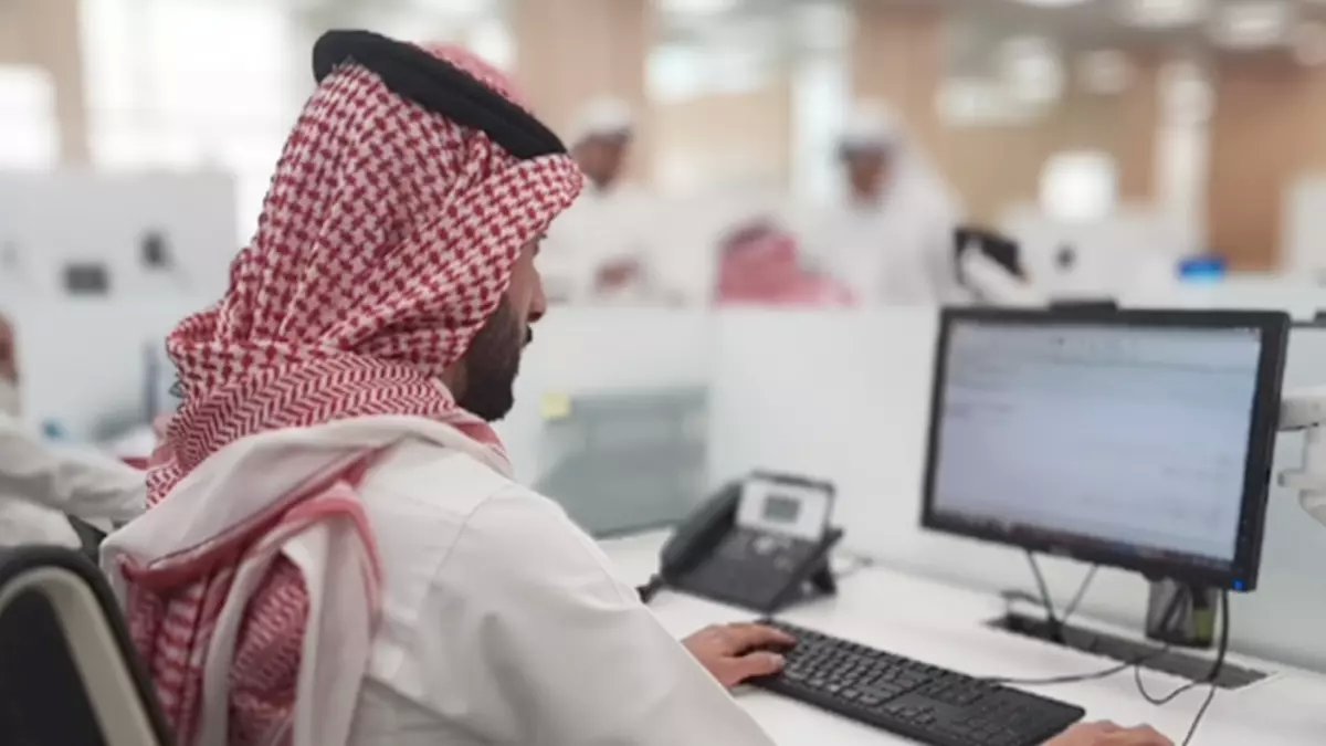 عاجل | غرامات صادمة تصل لـ250 ألف ريال.. تعرف على العقوبات الجديدة في نظام العمل السعودي!