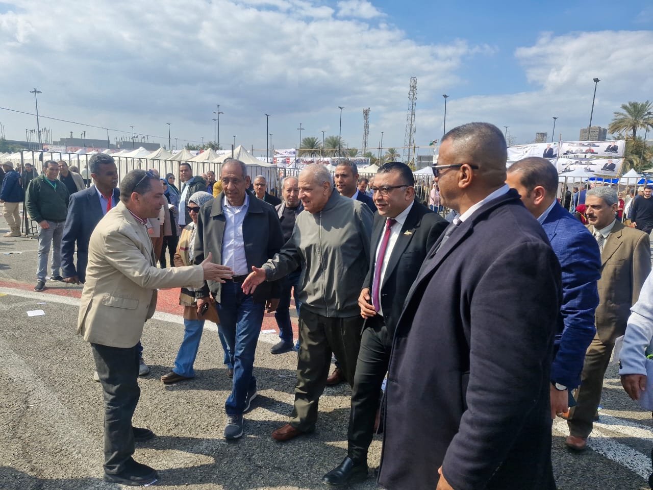 إبراهيم محلب يدلى بصوته فى انتخابات نقابة المهندسين (3) إبراهيم محلب يدلى بصوته فى انتخابات نقابة المهندسين (3)