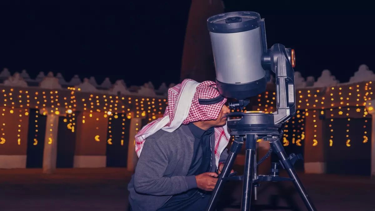 شاهد: لينة التاريخية تنفجر بالاحتفالات الأسطورية ليوم التأسيس - ألعاب نارية وسباق هجن وأوبريت "أمجاد" يروي ملحمة الملك عبدالعزيز!