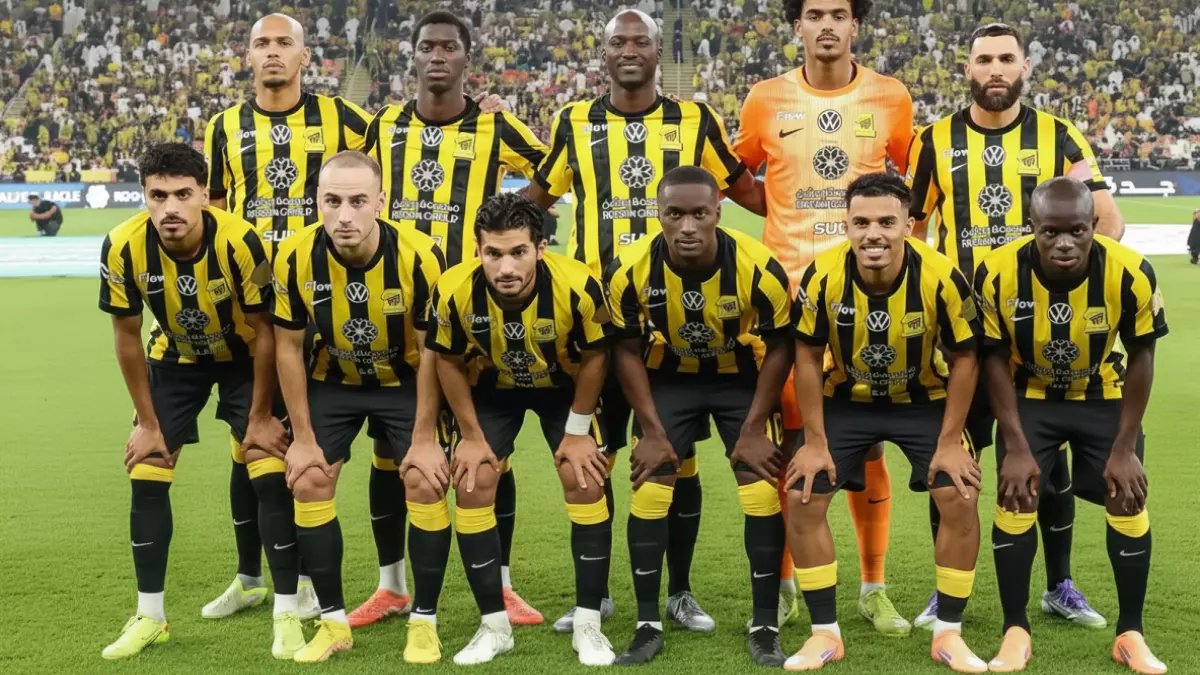 حصري.. تسريبات تكشف: هذه الأسماء الأربعة على حافة الهاوية.. بطاقة واحدة تفصلهم عن غياب قاتل في ديربي جدة التاريخي!