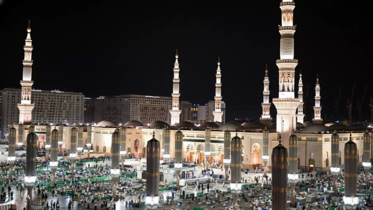 عاجل: 849 مسجداً تستقبل المصلين بنفس أجر الحرم المكي... قرار تاريخي يغير وجه مكة!