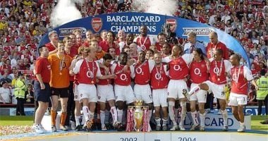 قصة بطل.. آرسنال يتوج بلقب الدوري الإنجليزي بـ90 نقطة ودون هزيمة