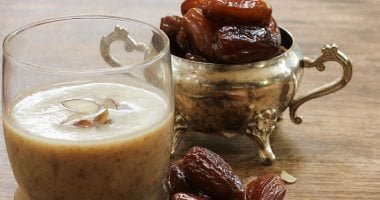 «التمر باللبن».. حكاية طقس متوارث يربط بين الهدى النبوى والقيمة الغذائية العالية