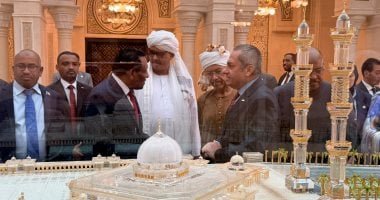 رئيس وزراء السودان يتفقد العاصمة الجديدة ويشيد بالنهضة العمرانية المصرية.. صور