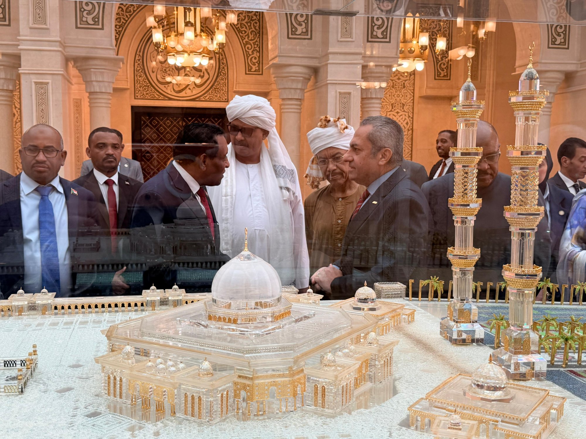 رئيس وزراء السودان يتفقد العاصمة الجديدة (1) رئيس وزراء السودان يتفقد العاصمة الجديدة (1)