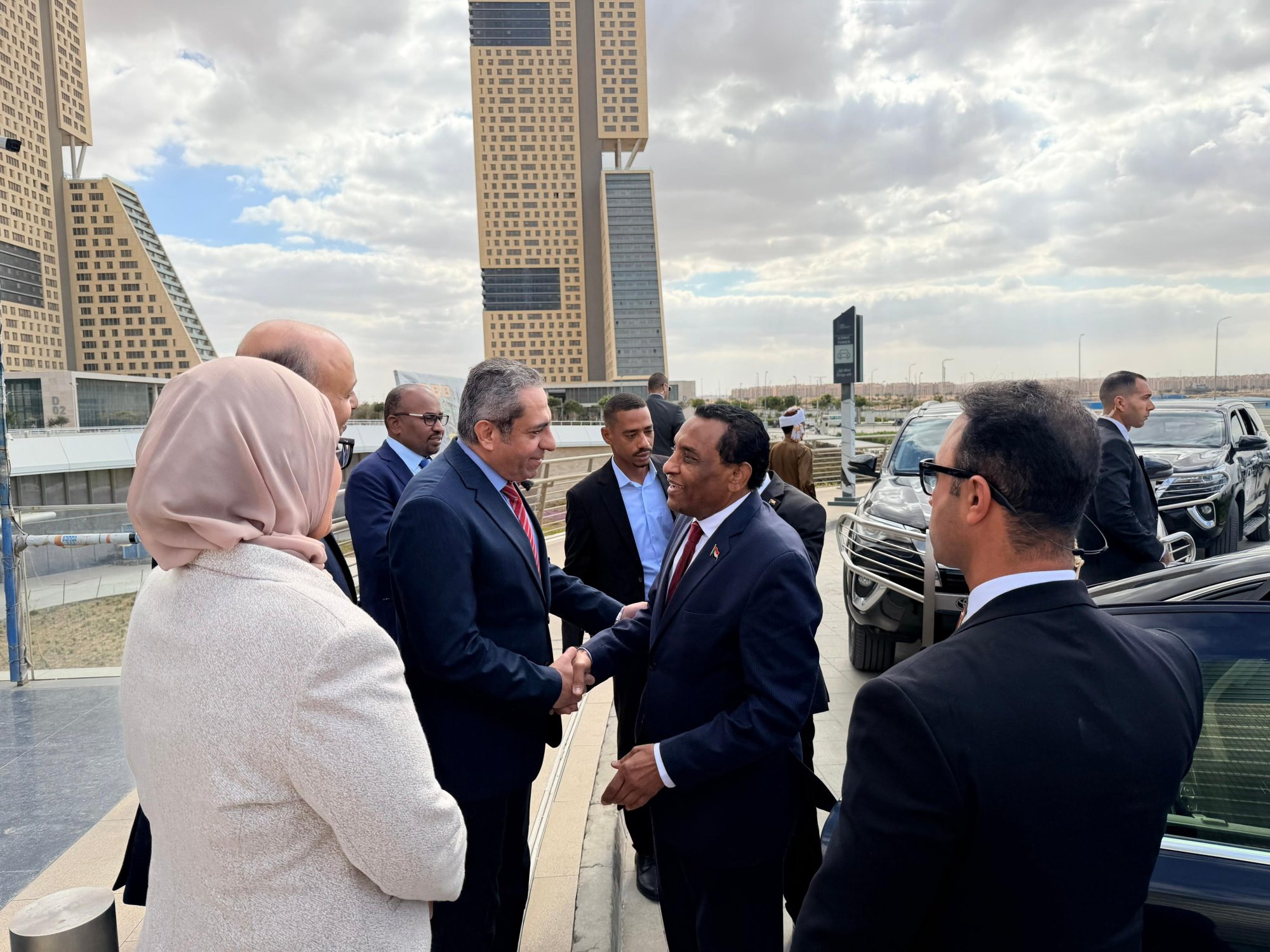 رئيس وزراء السودان يتفقد العاصمة الجديدة (6) رئيس وزراء السودان يتفقد العاصمة الجديدة (6)