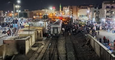 تسيير حركة القطارات بصورة طبيعية في الأقصر بعد خروج عربتين عن القضبان.. صور