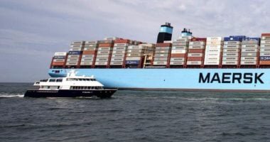 شركة ميرسك تعلن تحويل مسار بعض سفنها إلى رأس الرجاء الصالح.. اعرف السبب