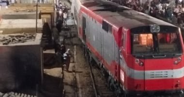 خروج عربتى قطار عن القضبان بشريط سكك حديد مدينة الأقصر دون إصابات