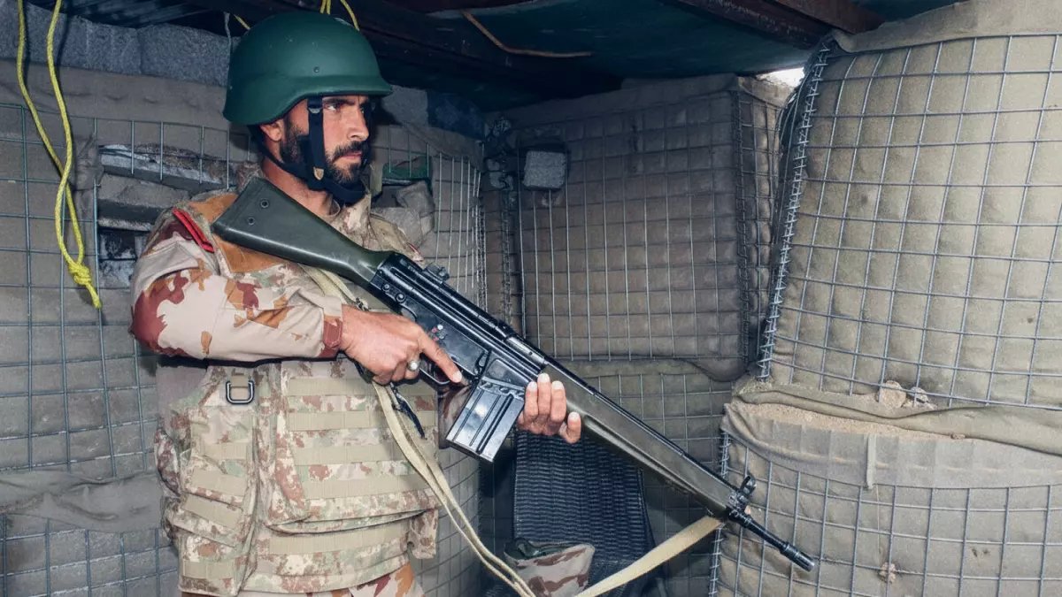 عاجل: باكستان تدخل حرباً مفتوحة مع أفغانستان - 286 قتيلاً وطالبان تهدد: "ردنا سيصل إسلام آباد"!