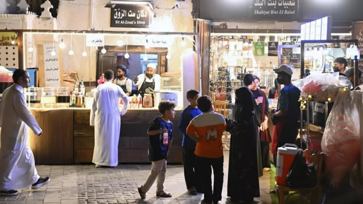 صادم: نجمات السوشيال ميديا يبعن البليلة في الشارع... هل انهارت إمبراطوريات الثراء الوهمي؟