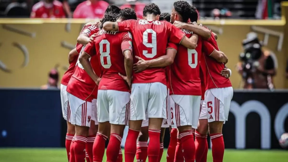 عاجل: قرار صارم من إدارة الأهلي يهدد النجوم بالغرامات المالية… واللاعبون ممنوعون من الخيم الرمضانية لحسم الدوري