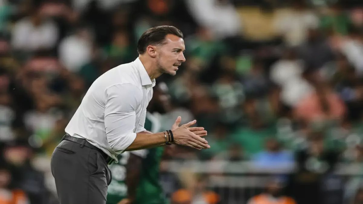 حصري: يايسله يبني جداراً دفاعياً أسطورياً يُسقط المنافسين - الأهلي يهيمن على الدوري بـ18 انتصار وخسارة واحدة فقط!