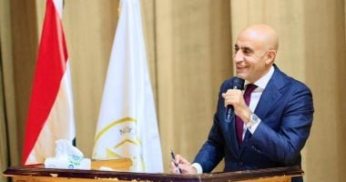 وزارة التعليم توقف طالبا عن الدراسة تماما بعد تعديه على معلم بالترم الأول