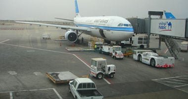 طائرة مسيرة تستهدف مطار الكويت ووقوع إصابات بين العاملين